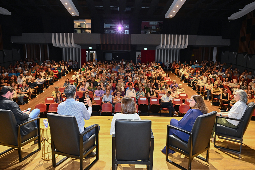 Setembro Lilás começa com cinema lotado em Londrina para ver filme sobre Alzheimer