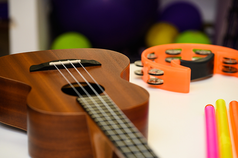 Pesquisadora da UEL investiga benefícios da musicoterapia para quem vive com Alzheimer